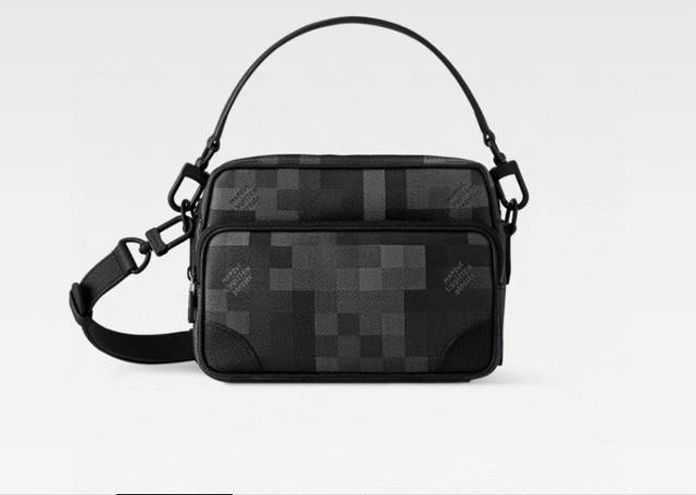 M14988 Top-tier original single dynamic 163 This Nil messenger bag is crafted fr