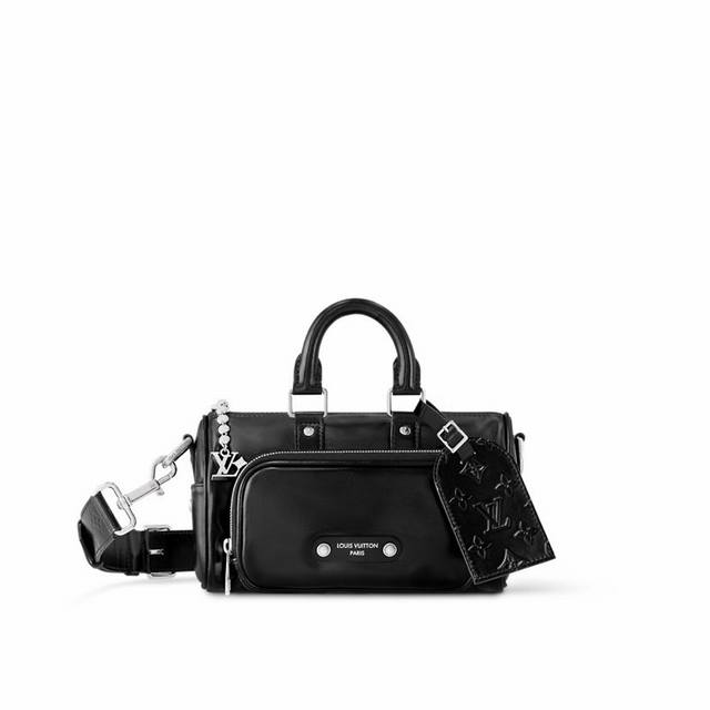 M13988 This Keepal Cargo Bandouliere 25 handbag is crafted from glossy calfskin
