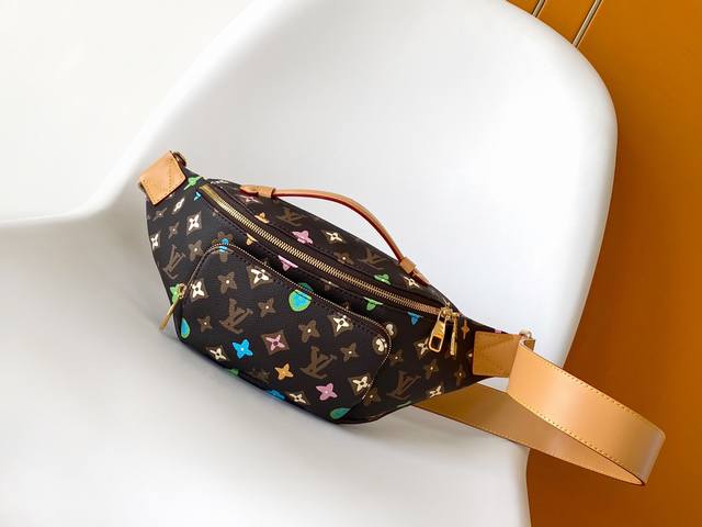 pM24858 Black Top-Tier Original Rush Waist Bag. This Rush waist bag is made of M