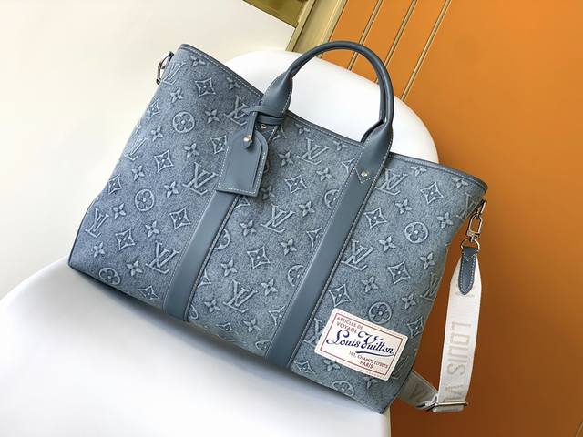 M22537 Top-tier replica Week-End Tote bag crafted from Monogram Washed Denim can