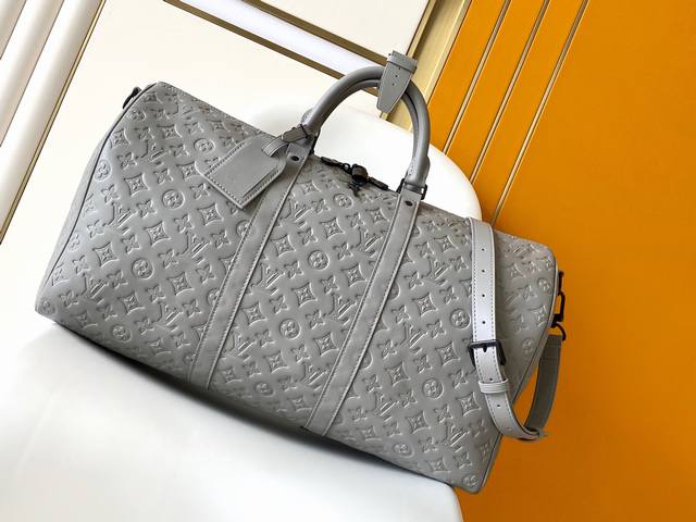 M46117 Grey Dynamic Chip Louis Vuitton Keepall travel bag releases a modern twis