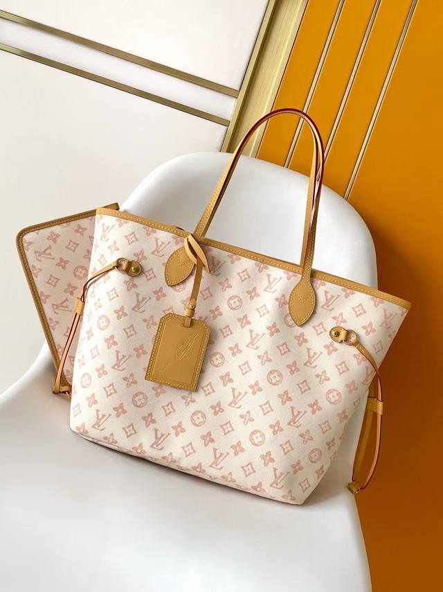 Top-tier original M27521 Neverfull Mm bag. This spacious Neverfull Mm is part of