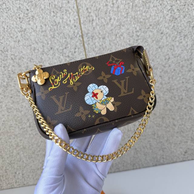 Top-tier original M15328 This "Mini Pochette Accessory," part of the "Vivienne W