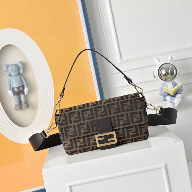 Original Model 4410 Gold Buckle Fend1 Vintage Fend1 Super cool vintage baguette