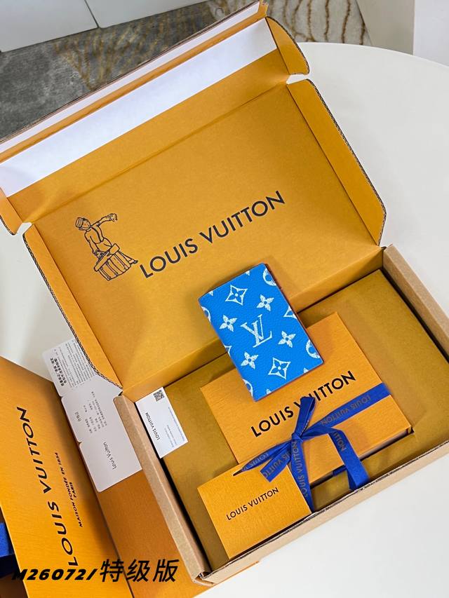 Factory Price p M26072 Medium Blue Premium All-Steel Pocket Wallet is crafted f