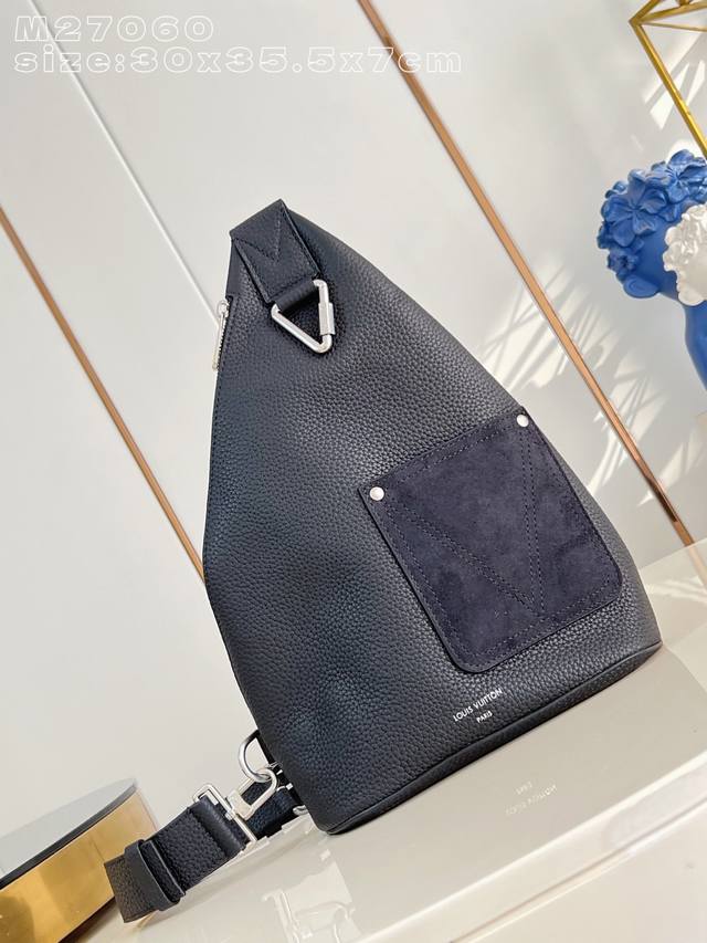 Factory Price p Top-Tier Original M27060 This Delta shoulder bag features a uniq