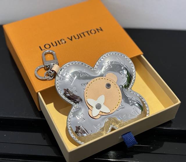 Factory Price p M26101 Top-Tier Original Single Item This Cosmetic wallet, made