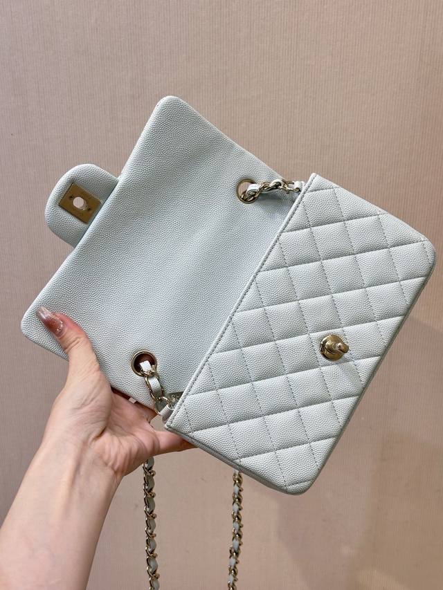 116 117 112 The Mini bag is the most popular style. It's small yet spacious; it