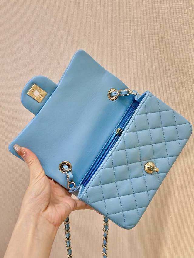 116 117 112 The interior details of the Mini size are different from the small a