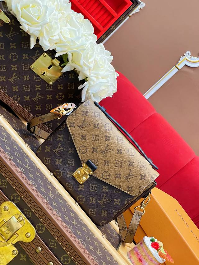 All-steel, premium Mb dynamic sizing M44876 This compact pochette M