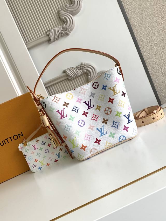 All-steel, full-set premium dynamic chip This handbag features canvas with shiny