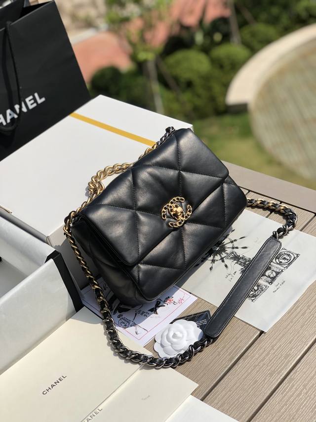 All steel, full set dimensions: 16*26*9 cm. Chanel 19 series goatskin flap bag,