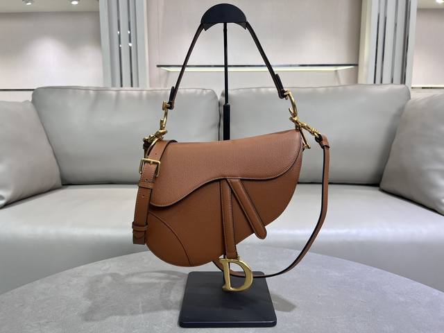 Caramel Large with Shoulder Strap: The king of kings, its status is unshakeable