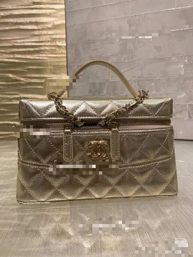 Back in stock! The champagne gold Ohanel 26C Lp leather lunchbox bag in black i