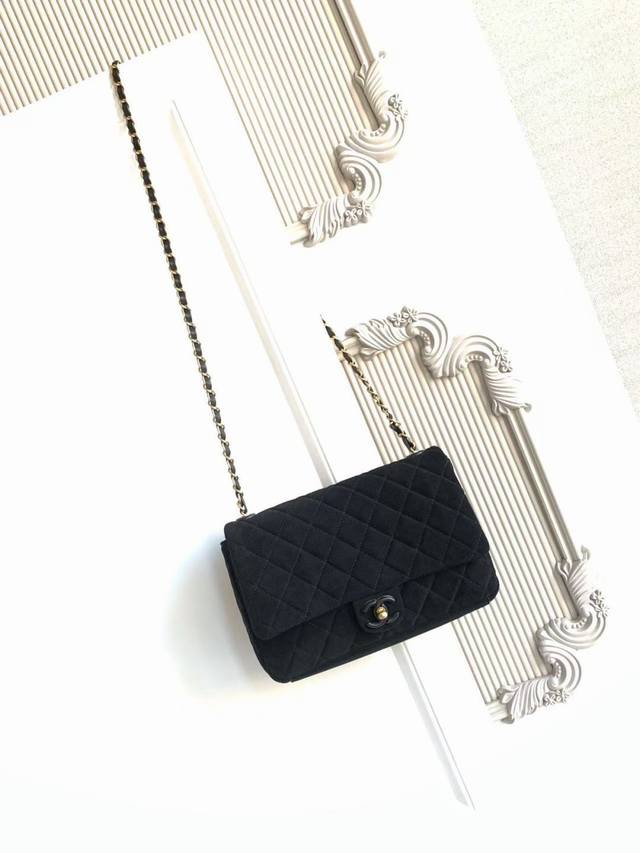 Small p Medium p Large p As5987 Large 26C series blue suede CF bag, classic diam