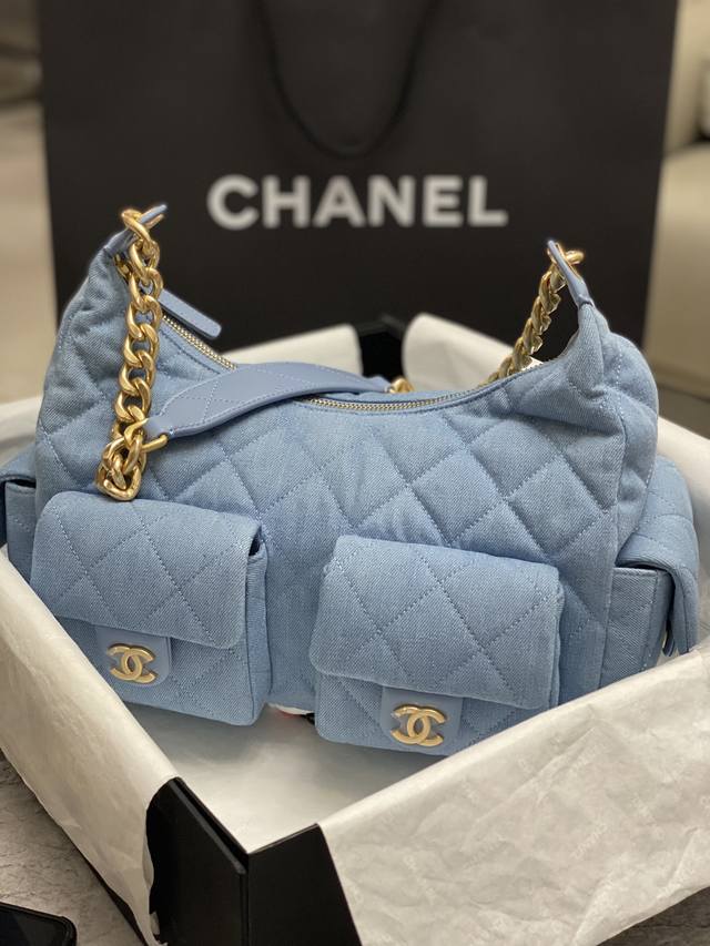 Denim Chane125C Early Spring Collection Hoho Hippie Bag. The double-pocket desig