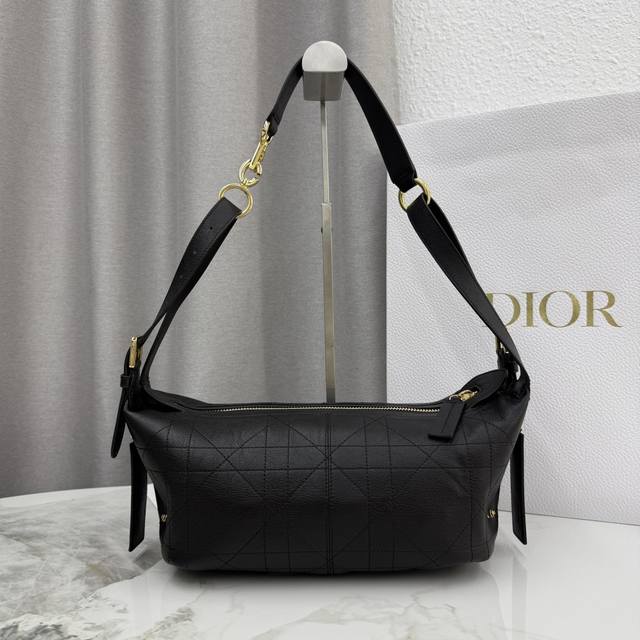 Small D-Journey Handbag - Black Goat Jacket with Gold Buckle - Item No.: M2416 T