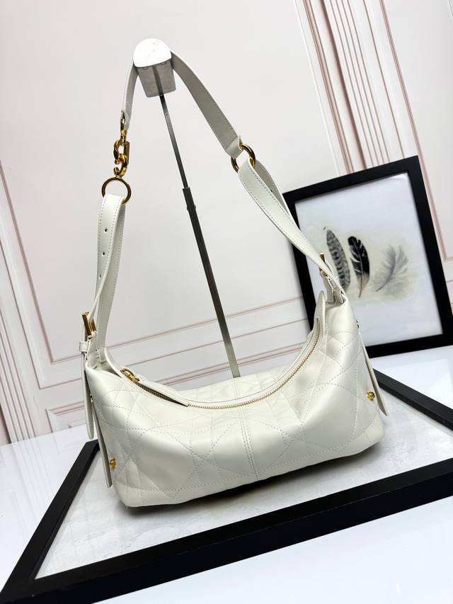 Small Plain White Dior Bag. Top-tier imported fabric, premium hardware, and impo