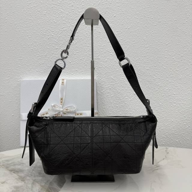 This D-Journey handbag is a new addition to the collection, making a stunning d