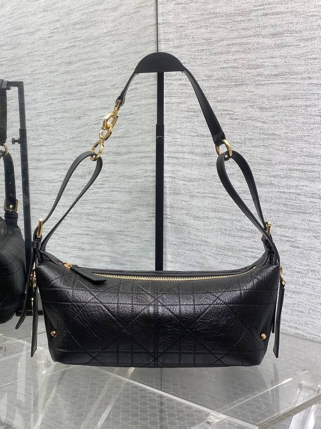 Small size, in stock. Journey series oil-waxed leather. A killer bag for the new