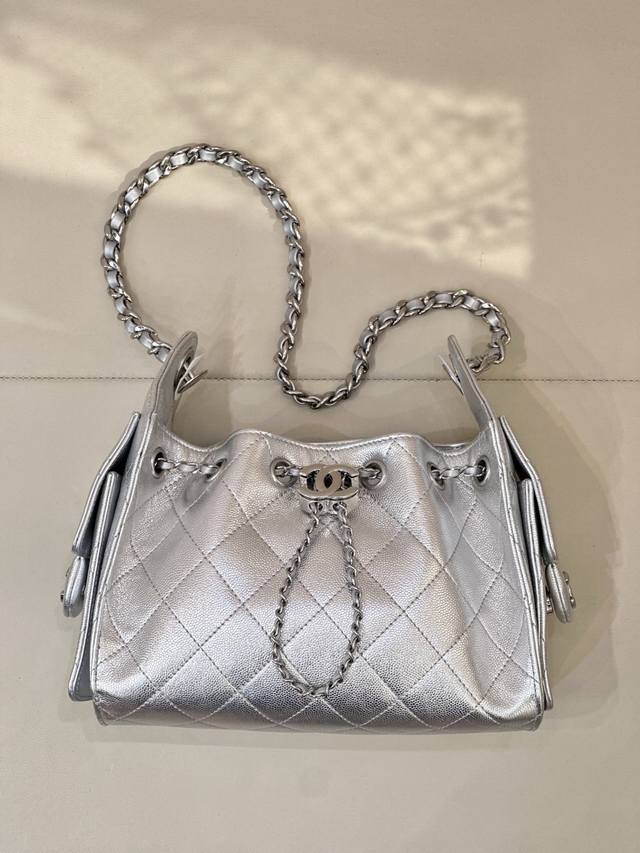 5631 5631 Chanel's new releases always bring unexpected surprises, and this year