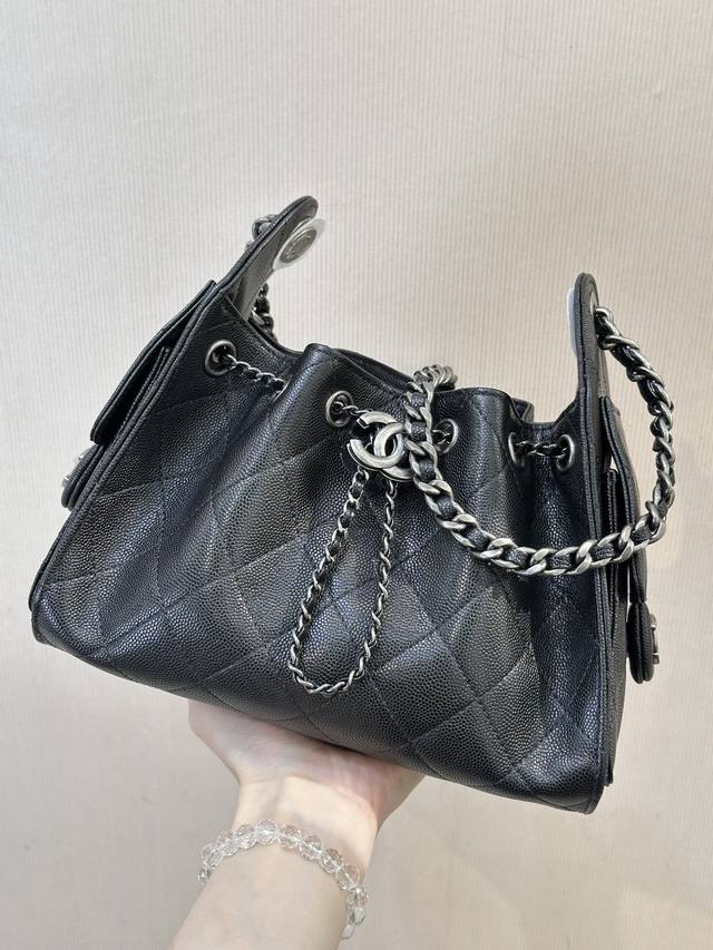 5631 Here's a close-up of the leather. The original Italian pebbly cowhide feels