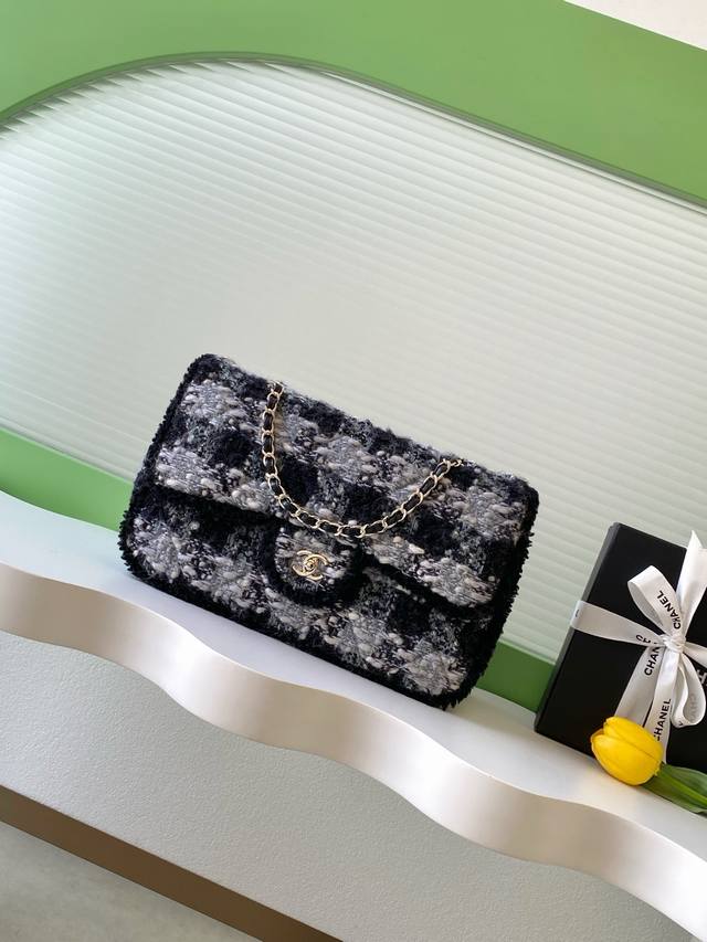 25N Tweed CF bag is a limited edition from the 2025/26 Coco Neige Ski Collection