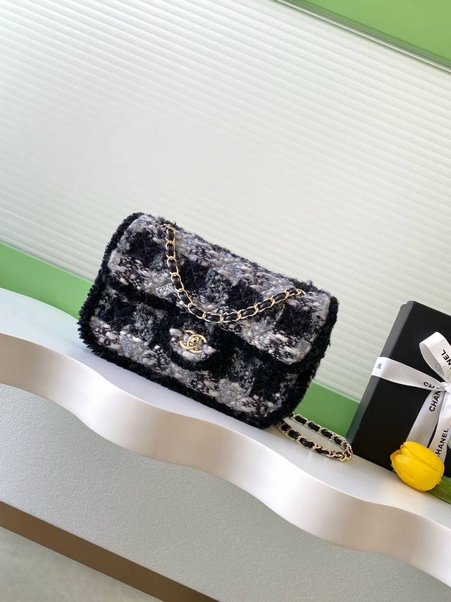 25N Tweed CF bag is a limited edition from the 2025/26 Coco Neige Ski Collection