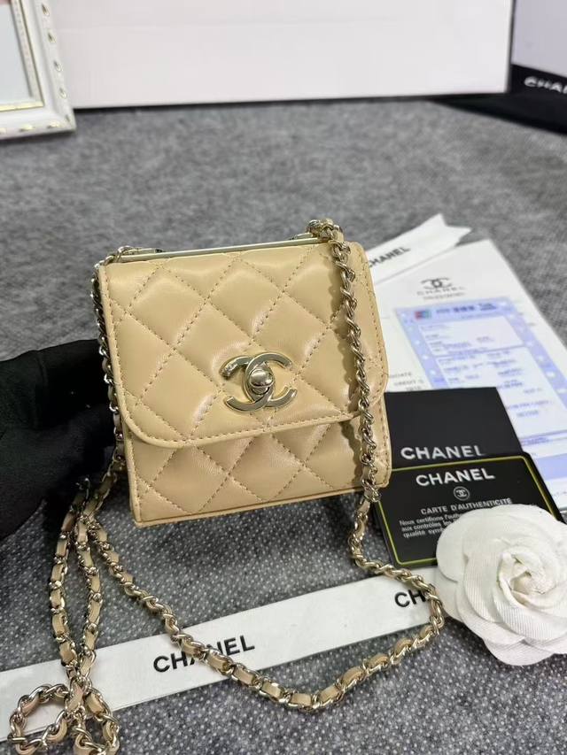 Clearance Price. Original Ohanel coin purse, shoulder/crossbody style, metal ta