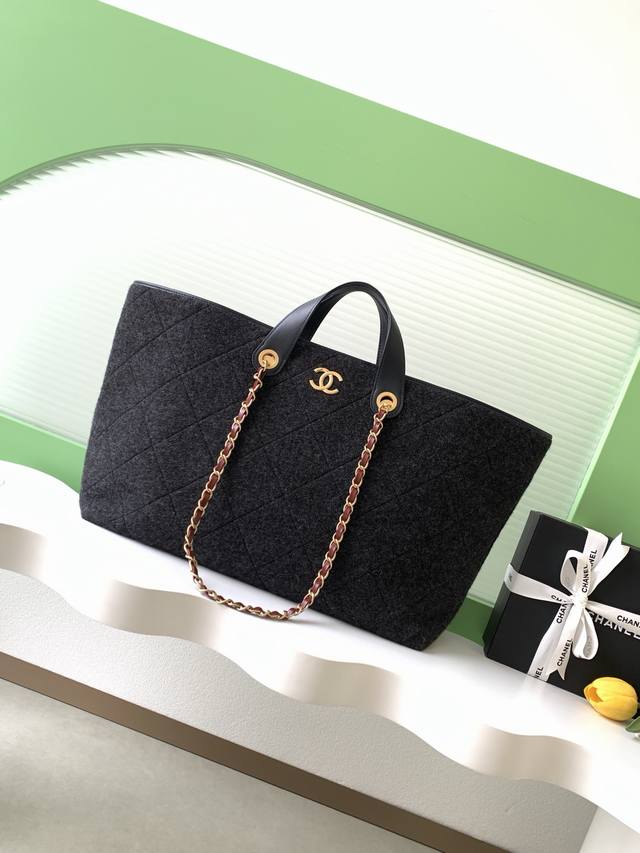 25K Black Felt Tote Bag. Featuring a classic quilted design, the soft and textu