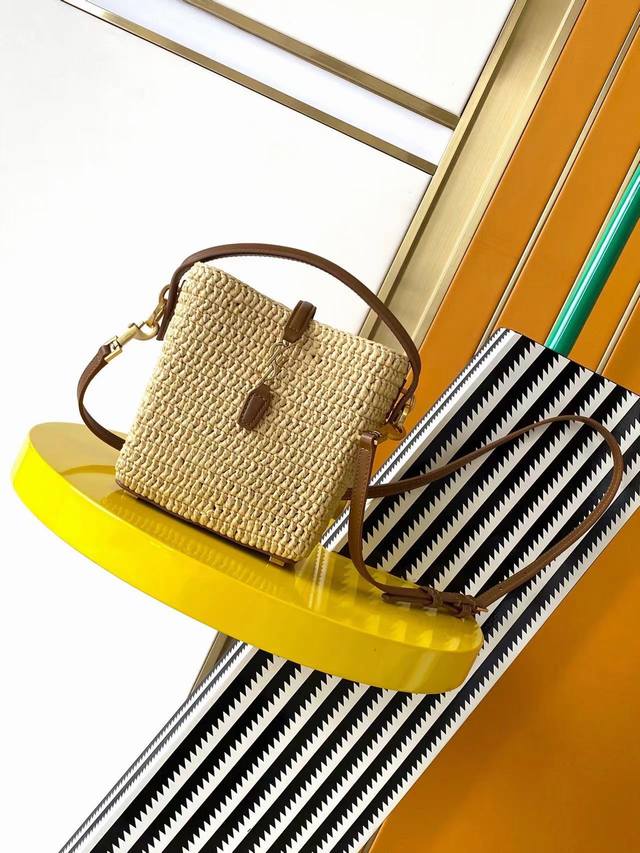 New Year's Special: Le37 Woven Bucket Bag. Made with raffia and vegetable-tanned