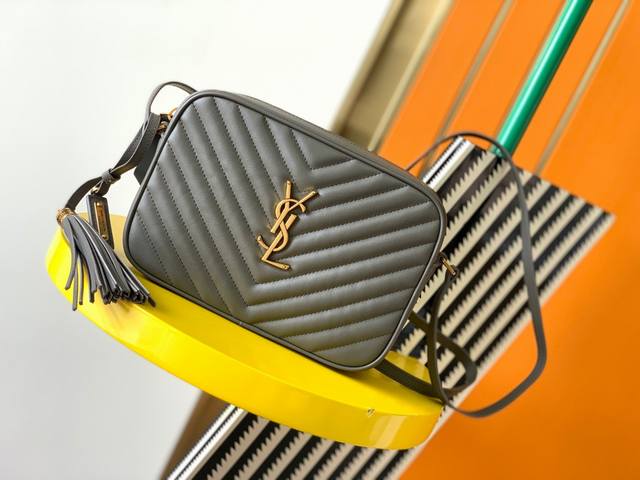 New Year's Day Special: Hot Selling Camera Bag~ Original Leather, Highly recomme