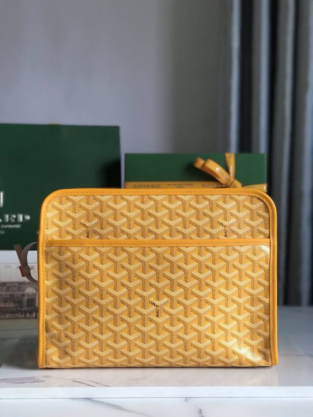 Retailer Grade Goyard Jouvence Toiletry Bag. The Goyard Jouvence toiletry bag se