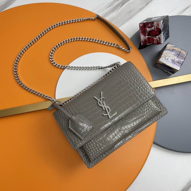 Authentic #Grey Silver Buckle# The unbeatable classic crocodile-embossed Sunset