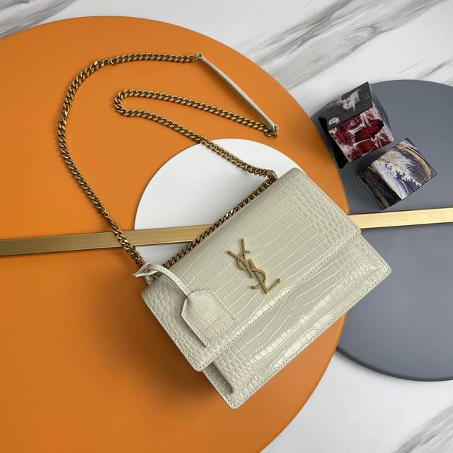 Authentic #White with Gold Buckle# The unbeatable classic crocodile-embossed Sun