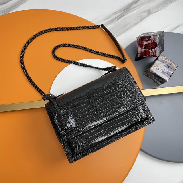 Authentic #Black with Black Buckle# The unbeatable classic crocodile-embossed Su