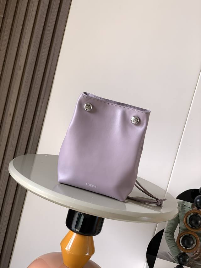 Original Leather New Smooth Calfskin Pebble Pouch. This smooth calfskin pouch fe