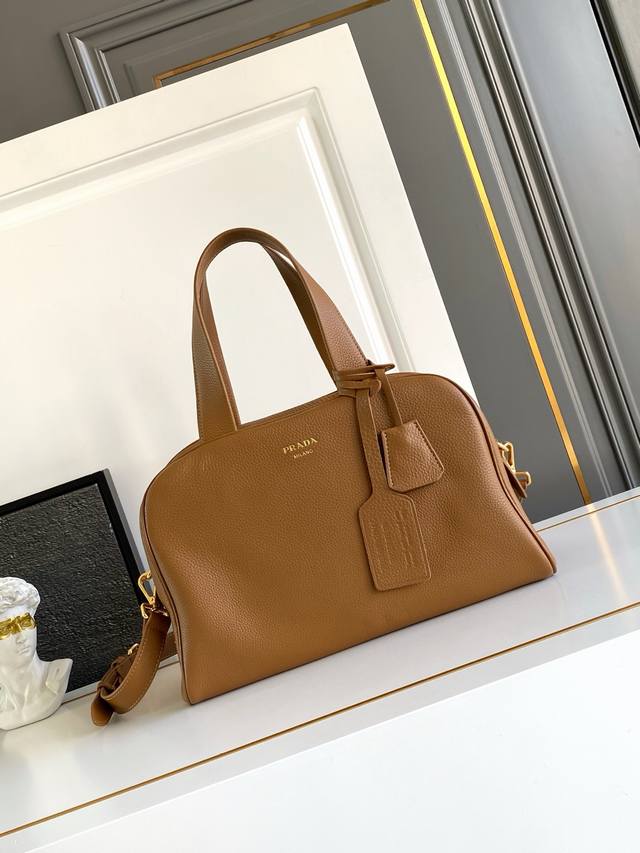 Authentic New This top-handle bag, crafted from natural grain leather, has been