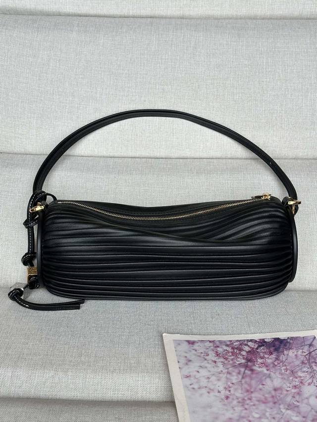 Original Leather Pleated Nappa Leather Bracelet Pouch 9751 Color: Black This ver