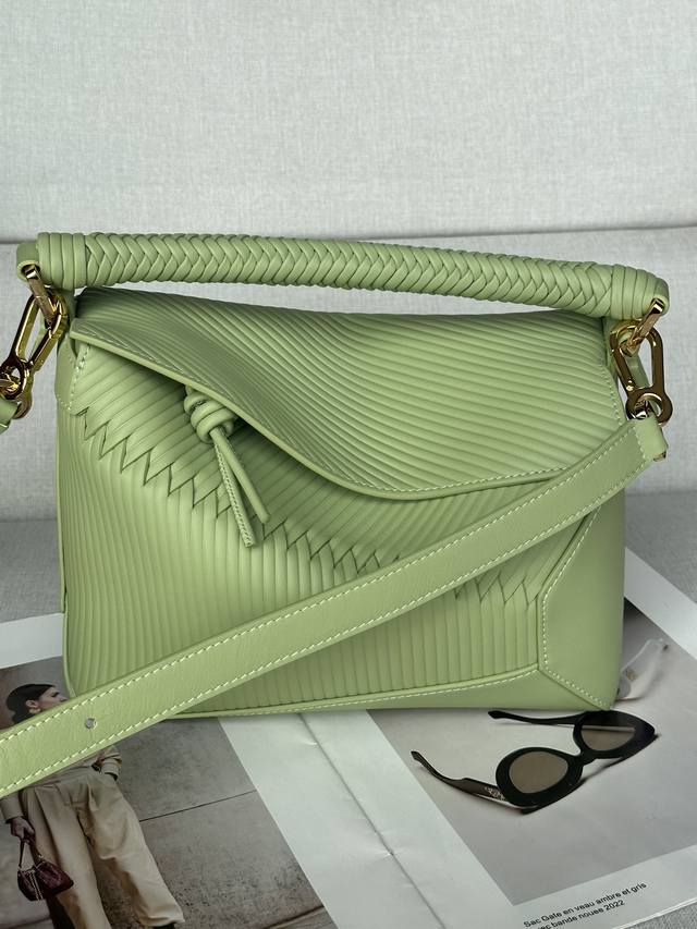 Original Leather Loewe Fall/Winter Moss Thistle Green Small Calfskin Puzzle Hand