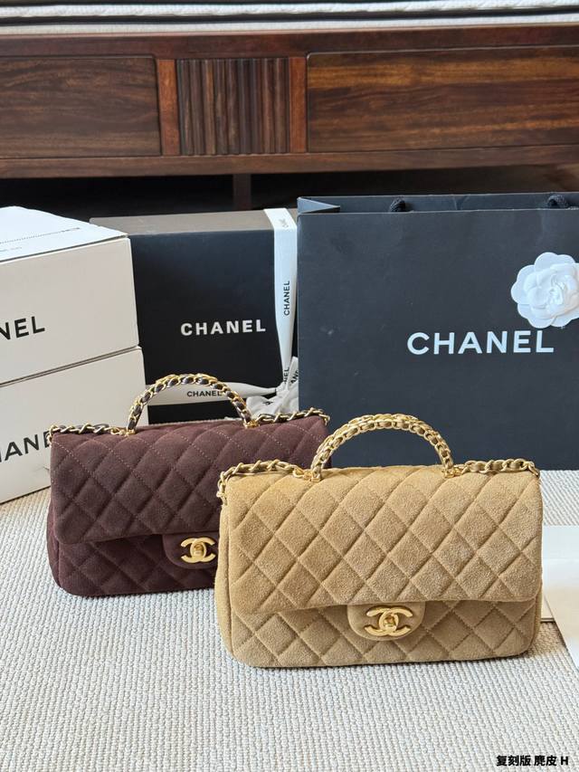 Replica suede Chanel CF chain bag. This Chanel CF series burgundy chain bag exud
