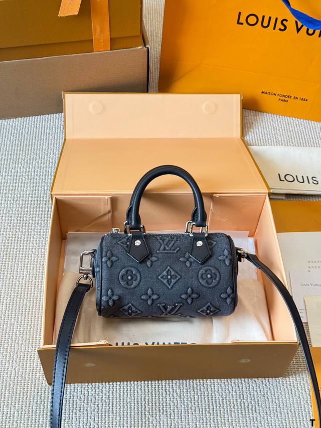 LV Denim Pillow Bag This LV denim pillow bag features the classic Monogram print