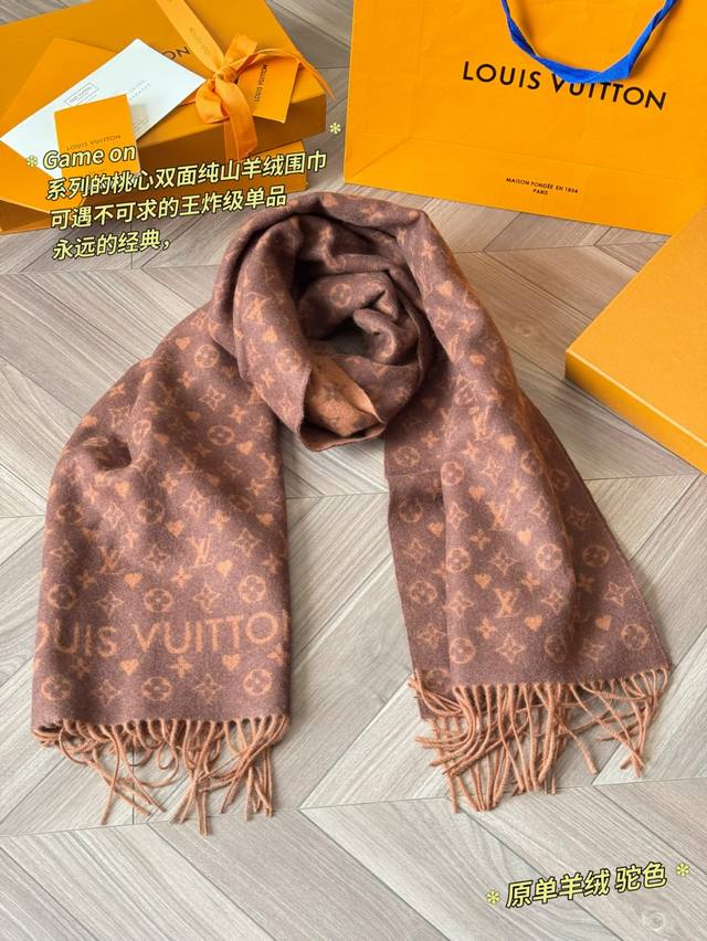 Classic Original Cashmere Scarf from the LV Game On series, made of 100% pure ca