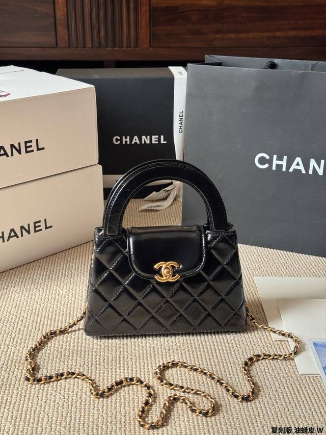 Replica Oil-Waxed Leather Chanel Kelly Mini Handbag This Chanel Kelly mini handb