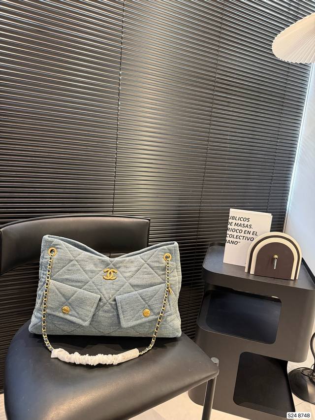 The Chanel 25K denim is so beautiful! The bow is timeless, versatile and elegan