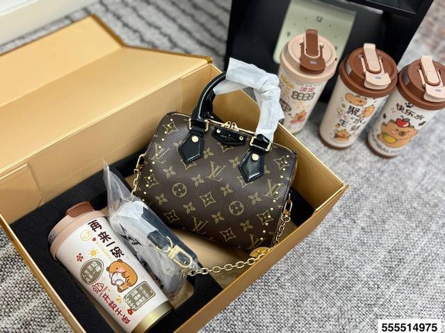 Set of Water Bottles with Random Pattern Lv Mini Pillow Bag The Nano Speedy is