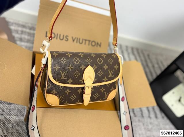 Full packaging New LV Diane monogram baguette bag, runway style, shoulder/crossb