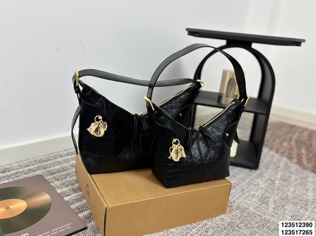 p Comes with gift box. The new Dior Voyage handbag is so cool! The new shape is