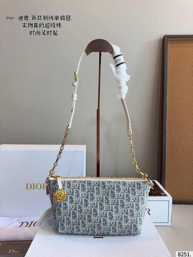 Comes with gift box. Dior Wander Lust new underarm bag. Square design, vintage