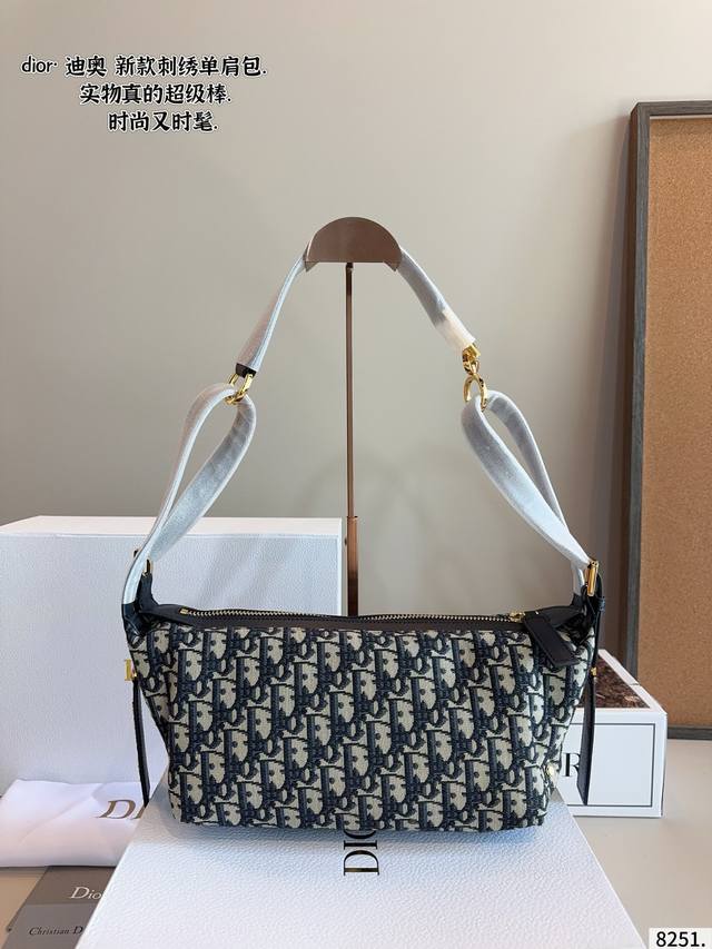 Comes with gift box. Dior Wander Lust new underarm bag. Square design, vintage